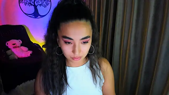 worldofkim online show from November 19, 8:09 pm