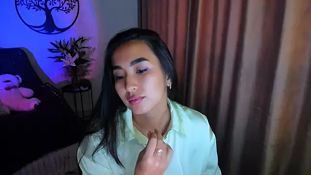 worldofkim online show from October 26, 9:31 am