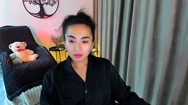 worldofkim online show from November 20, 1:23 pm