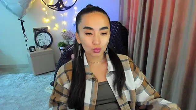 worldofkim online show from April 20, 7:55 am