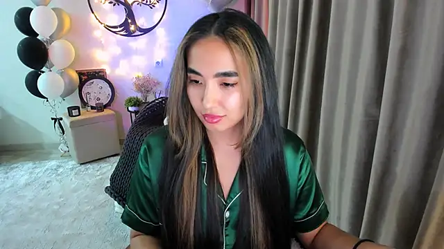 worldofkim online show from March 28, 6:09 pm