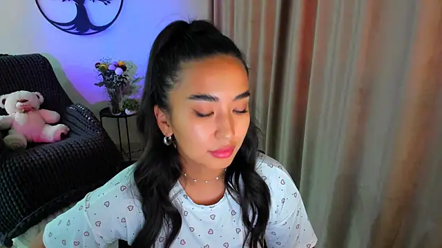 worldofkim online show from October 30, 11:52 am