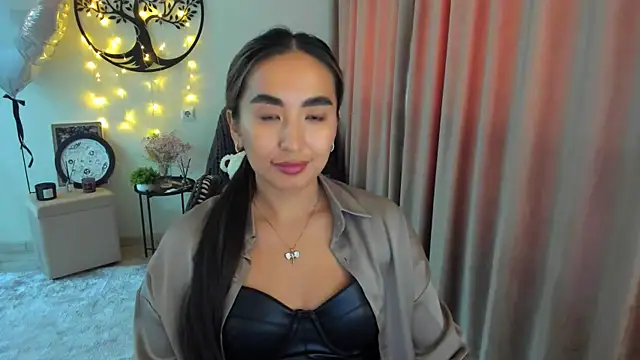worldofkim online show from May 2, 7:35 am