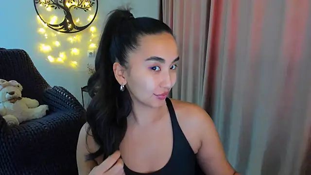 worldofkim online show from February 13, 11:43 am