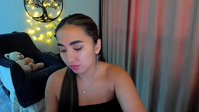 worldofkim online show from February 25, 10:04 am