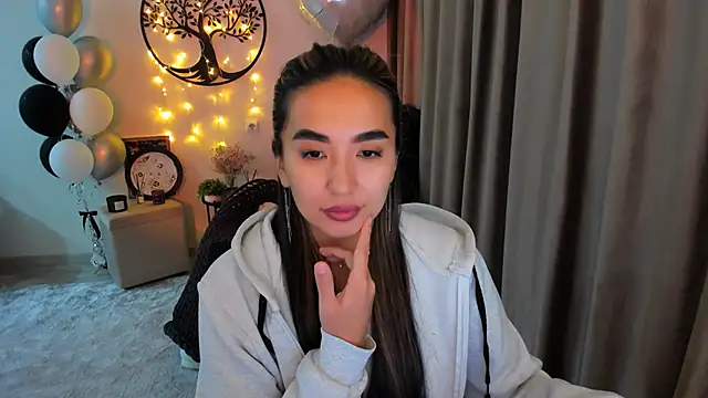 worldofkim online show from March 26, 5:44 pm