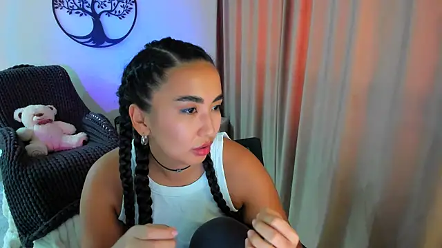 worldofkim online show from November 9, 8:40 am