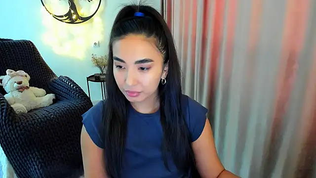 worldofkim online show from February 11, 10:26 am