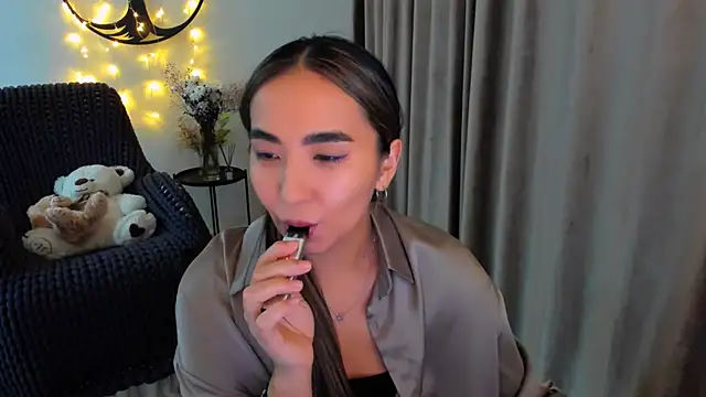 worldofkim online show from February 27, 5:35 pm