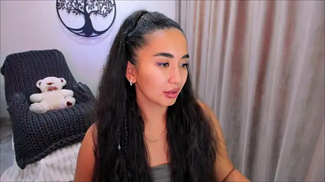 Snapshot of worldofkim chatting on October 13, 6:26 am worldofkim online show from October 13, 6:26 am