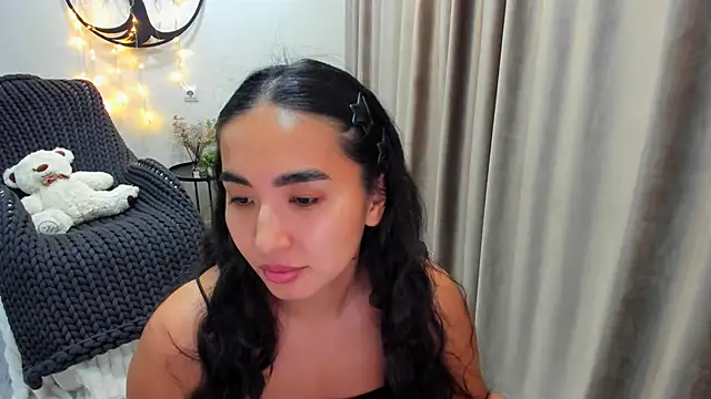 worldofkim online show from November 30, 9:48 pm