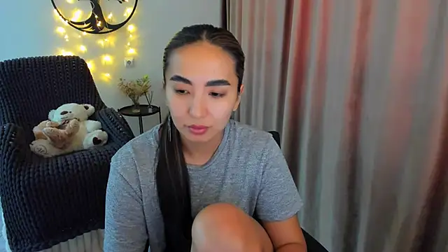 worldofkim online show from February 26, 5:18 am