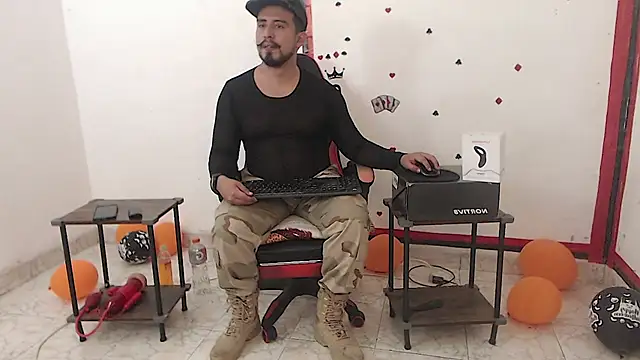 Snapshot of KalethBigDick chatting on November 5, 11:24 am KalethBigDick online show from November 5, 11:24 am