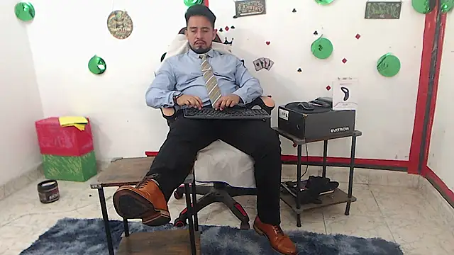 Snapshot of KalethBigDick chatting on June 28, 4:19 am KalethBigDick online show from June 28, 4:19 am