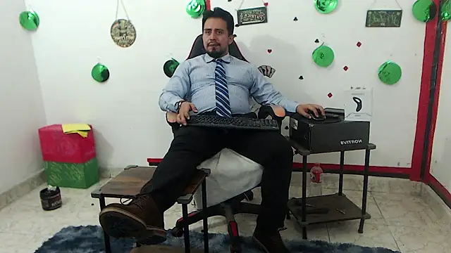 Snapshot of KalethBigDick chatting on June 19, 5:24 am KalethBigDick online show from June 19, 5:24 am