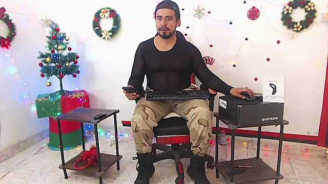 Snapshot of KalethBigDick chatting on November 19, 11:10 am KalethBigDick online show from November 19, 11:10 am