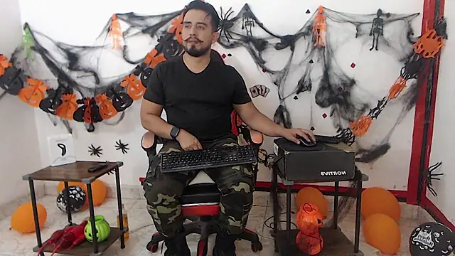 Snapshot of KalethBigDick chatting on November 2, 12:48 am KalethBigDick online show from November 2, 12:48 am