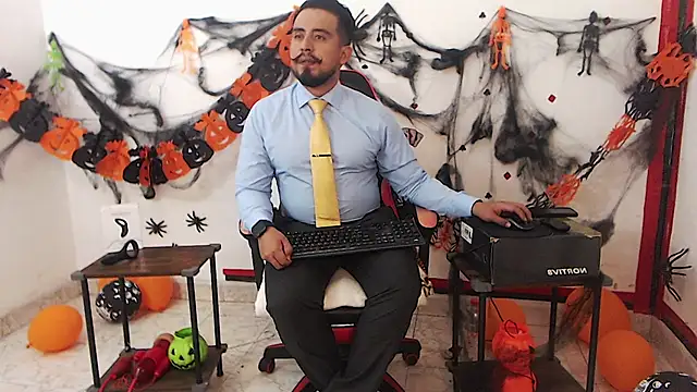 Snapshot of KalethBigDick chatting on October 30, 4:44 am KalethBigDick online show from October 30, 4:44 am