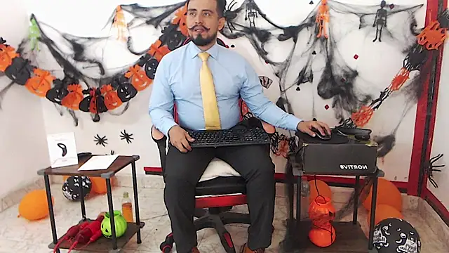 Snapshot of KalethBigDick chatting on October 30, 8:50 pm KalethBigDick online show from October 30, 8:50 pm