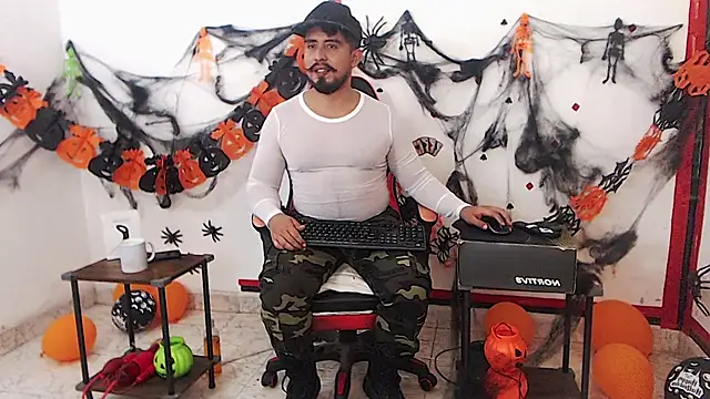 Snapshot of KalethBigDick chatting on November 1, 5:47 am KalethBigDick online show from November 1, 5:47 am