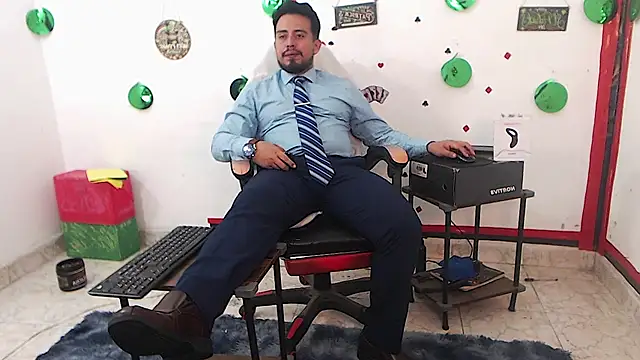 Snapshot of KalethBigDick chatting on July 6, 1:40 pm KalethBigDick online show from July 6, 1:40 pm