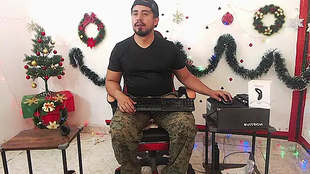 Snapshot of KalethBigDick chatting on November 22, 1:54 pm KalethBigDick online show from November 22, 1:54 pm