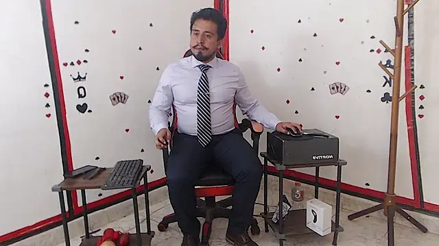 Snapshot of KalethBigDick chatting on October 19, 8:33 pm KalethBigDick online show from October 19, 8:33 pm