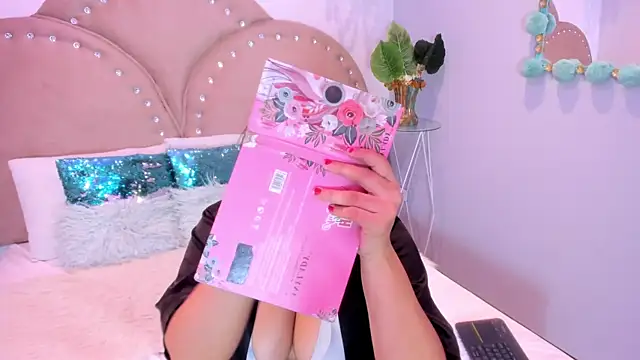 Snapshot of Miia_Thompsonn chatting on September 30, 3:23 am Miia Thompsonn online show from September 30, 3:23 am