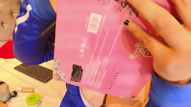 Snapshot of Miia_Thompsonn chatting on November 28, 12:00 am Miia Thompsonn online show from November 28, 12:00 am