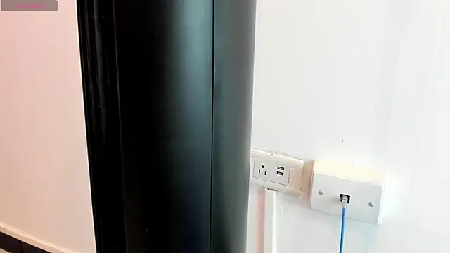 Miia Thompsonn online show from April 17, 3:42 am