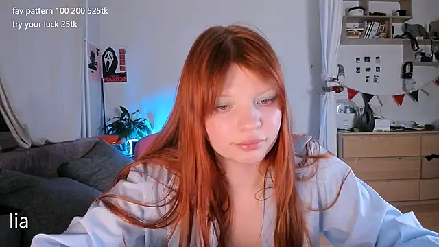 Snapshot of lil_lia chatting on May 11, 11:02 pm lil lia online show from May 11, 11:02 pm