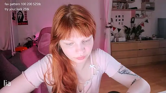Snapshot of lil_lia chatting on June 11, 10:29 pm lil lia online show from June 11, 10:29 pm