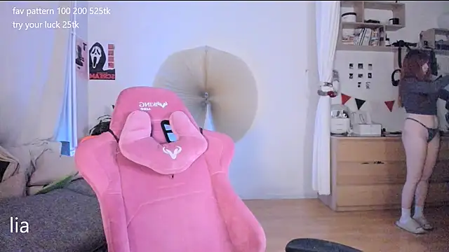 lil lia online show from April 8, 8:43 pm