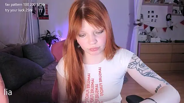 Snapshot of lil_lia chatting on May 8, 10:35 pm lil lia online show from May 8, 10:35 pm
