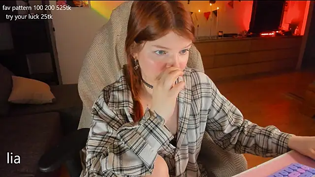 lil lia online show from March 1, 1:22 am