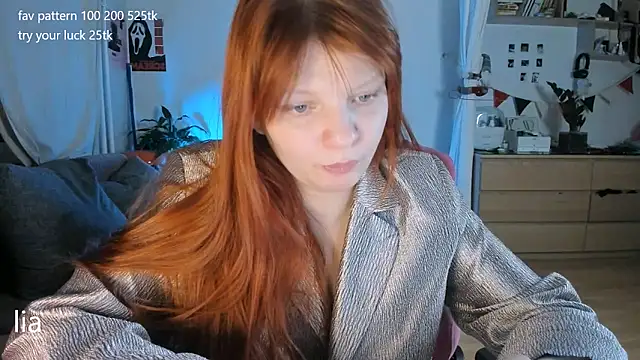 Snapshot of lil_lia chatting on May 12, 10:38 pm lil lia online show from May 12, 10:38 pm