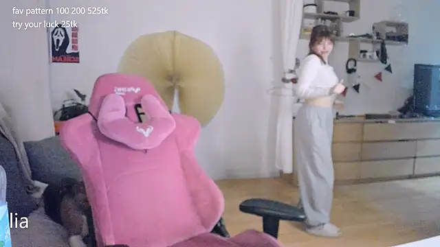 lil lia online show from April 17, 9:50 pm