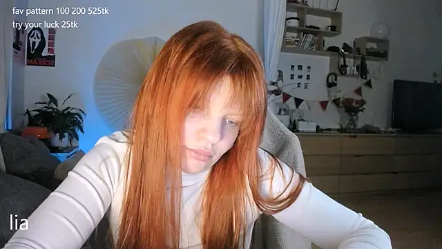 Snapshot of lil_lia chatting on April 24, 11:07 pm lil lia online show from April 24, 11:07 pm