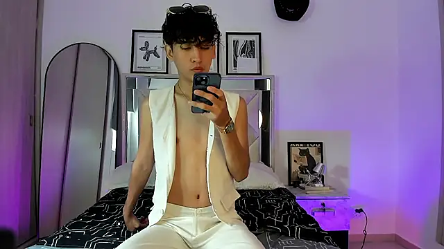 Adriien19 online show from October 21, 4:28 pm