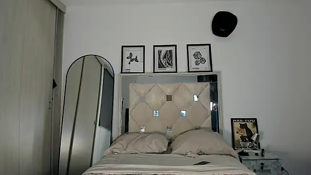 Adriien19 online show from October 31, 10:38 pm