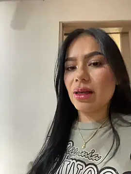 Miah gomez  online show from February 5, 10:38 pm