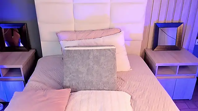 Miah gomez  online show from November 11, 5:30 pm