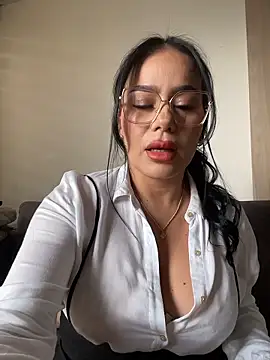 Miah gomez  online show from January 9, 9:44 pm