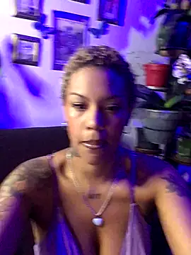 Snapshot of haiiley_more chatting on October 25, 12:21 am haiiley more online show from October 25, 12:21 am