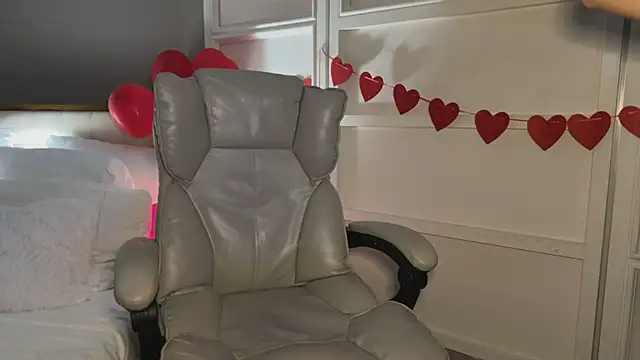 UrLillShy online show from February 25, 1:17 am