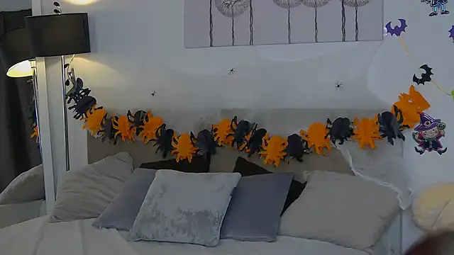 CassKiera online show from October 30, 6:01 am