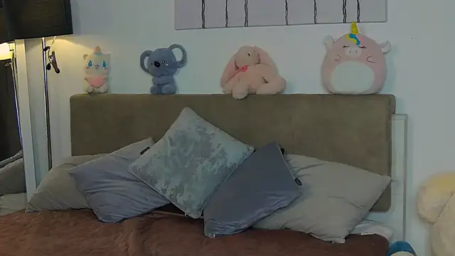 CassKiera online show from November 23, 6:01 am