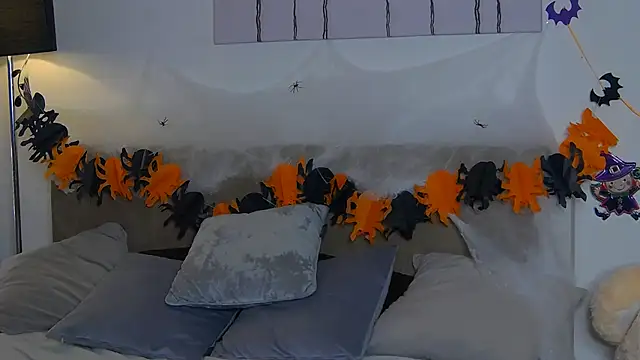 CassKiera online show from November 3, 6:07 am