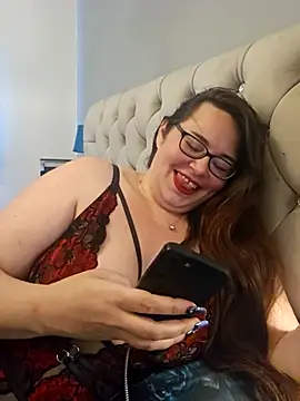 Snapshot of Sexy_Binxy chatting on May 7, 10:29 am Sexy Binxy online show from May 7, 10:29 am