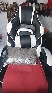 Snapshot of Luiza_Hammer chatting on November 27, 10:48 am Luiza Hammer online show from November 27, 10:48 am